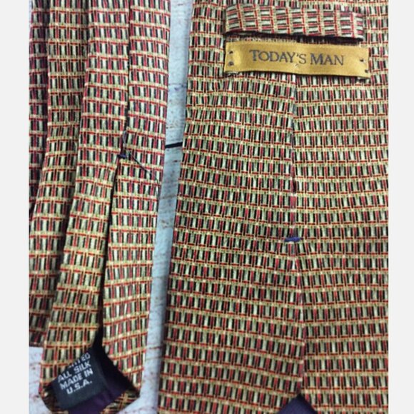 Vintage Today's Man Necktie 100% Silk Gold Check Plaid Made in USA - Picture 4 of 4